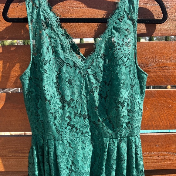 NWOT Beautiful long green lace dress!Size 10. - Picture 2 of 15